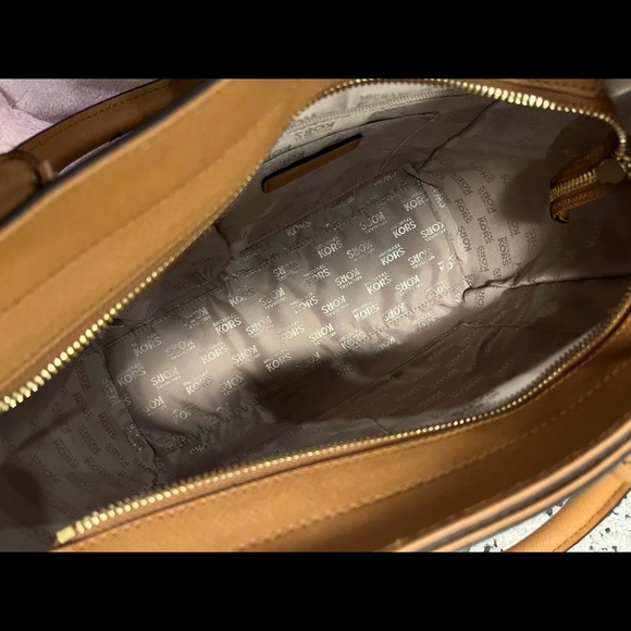 Authentic Brand New Michael Kors Handbag - Picture 5 of 8
